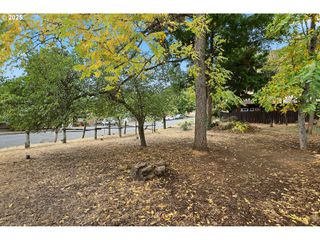 E Franklin St, Bingen, WA 98605