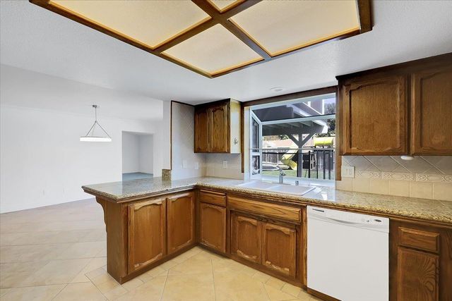 1571 Coats Dr, Yuba City, CA 95993