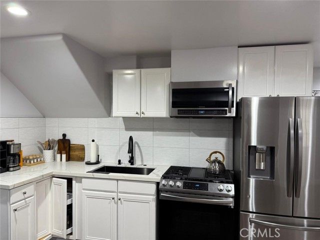 22237 Buena Ventura Street 2, Woodland Hills (los Angeles), CA 91364