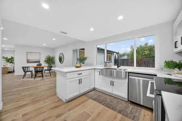 8561 Elaine Dr, Sacramento, CA 95828