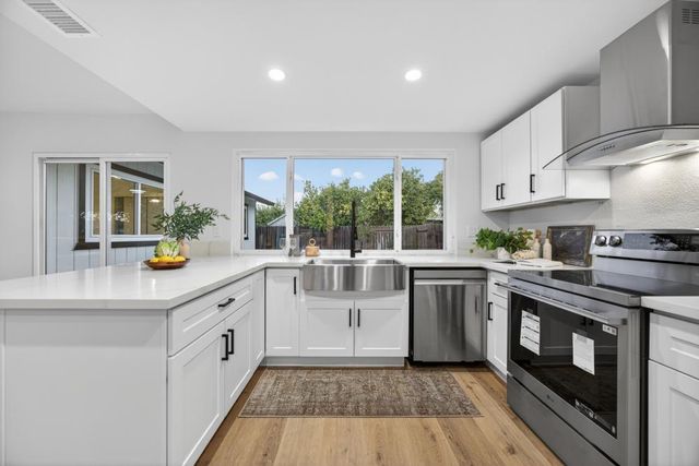 8561 Elaine Dr, Sacramento, CA 95828