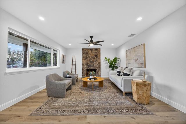 8561 Elaine Dr, Sacramento, CA 95828