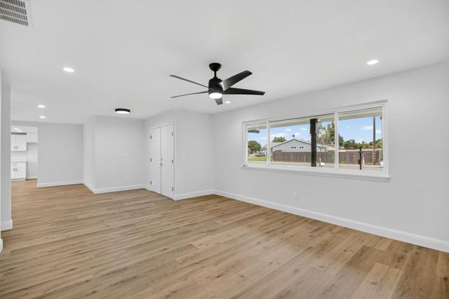 8561 Elaine Dr, Sacramento, CA 95828