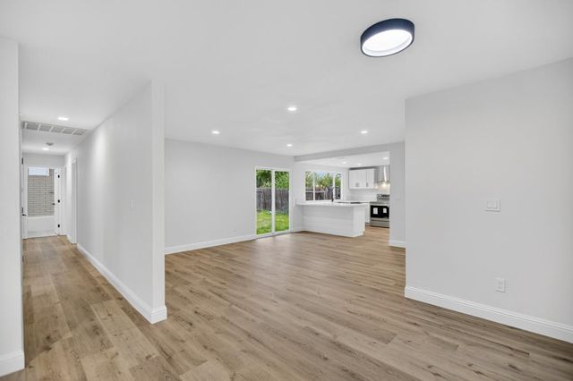 8561 Elaine Dr, Sacramento, CA 95828