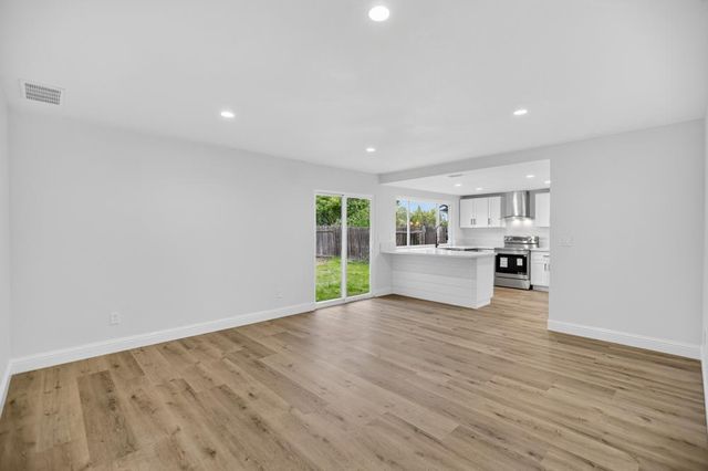 8561 Elaine Dr, Sacramento, CA 95828