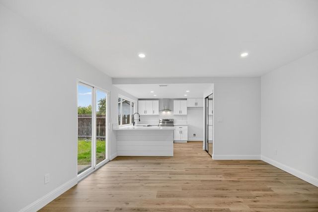 8561 Elaine Dr, Sacramento, CA 95828