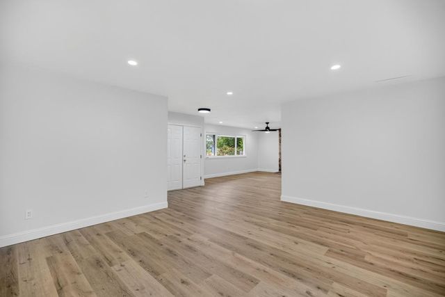 8561 Elaine Dr, Sacramento, CA 95828