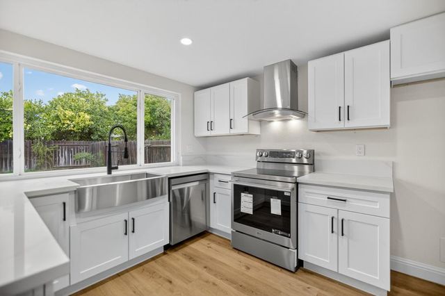 8561 Elaine Dr, Sacramento, CA 95828