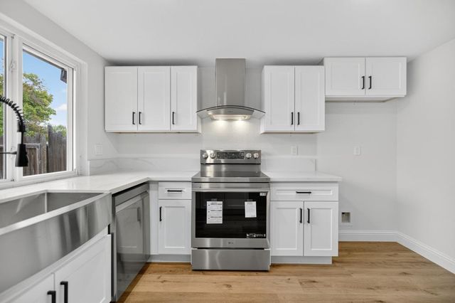 8561 Elaine Dr, Sacramento, CA 95828