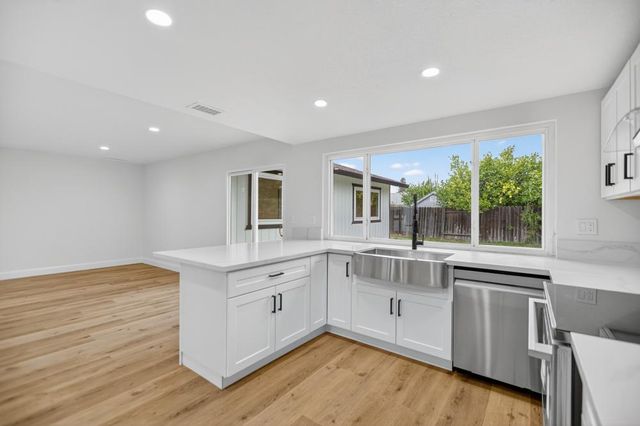 8561 Elaine Dr, Sacramento, CA 95828