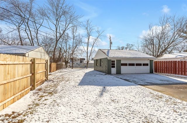 15800 Steinway Boulevard, Maple Heights, OH 44137