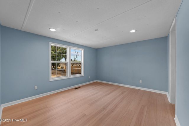 1500 Gold Leaf Drive, Winterville, NC 28590