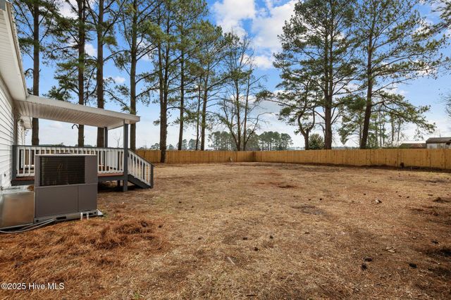 1500 Gold Leaf Drive, Winterville, NC 28590