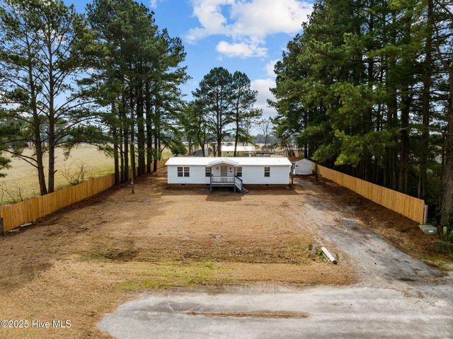 1500 Gold Leaf Drive, Winterville, NC 28590