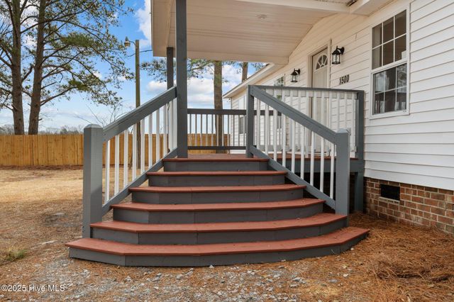 1500 Gold Leaf Drive, Winterville, NC 28590