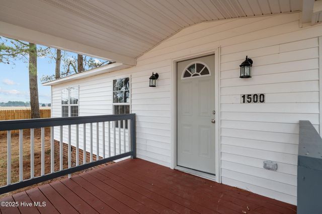 1500 Gold Leaf Drive, Winterville, NC 28590