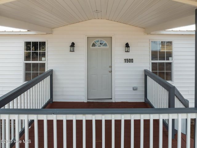 1500 Gold Leaf Drive, Winterville, NC 28590