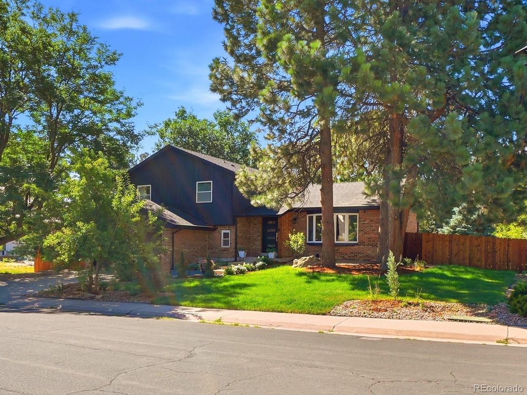 Image 3 of property listing at 7551 S Madison Circle, Centennial, CO 80122