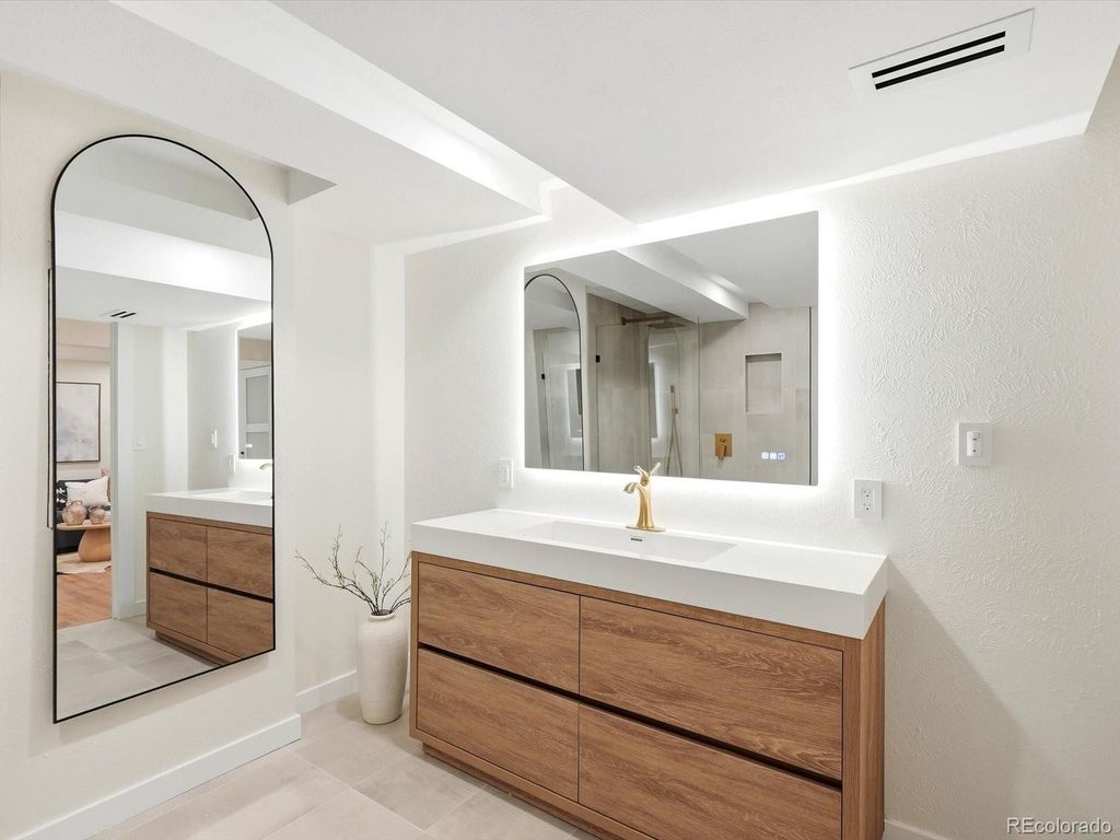 Image 37 of property listing at 7551 S Madison Circle, Centennial, CO 80122