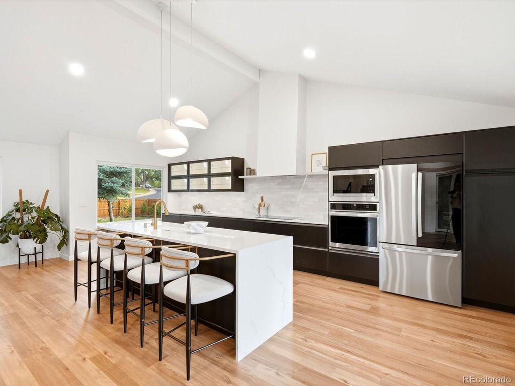 Image 6 of property listing at 7551 S Madison Circle, Centennial, CO 80122