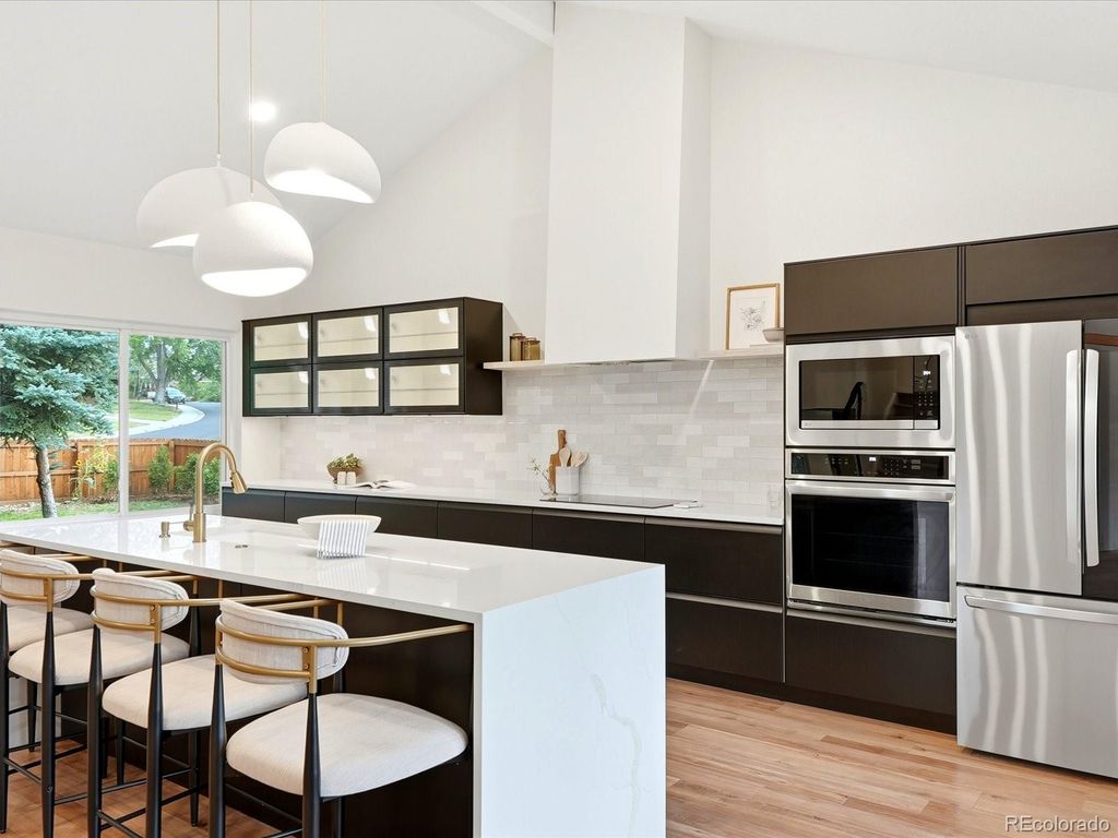 Image 10 of property listing at 7551 S Madison Circle, Centennial, CO 80122