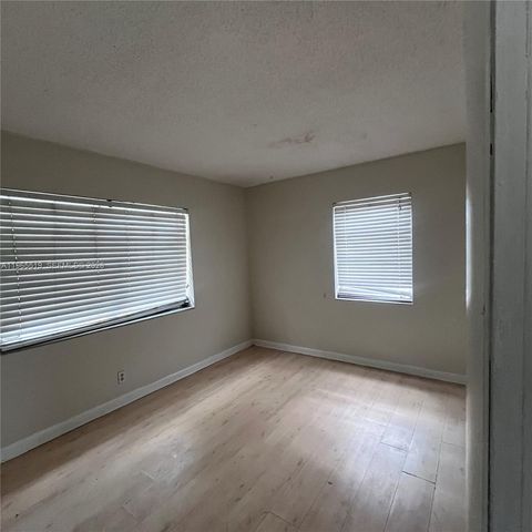 114 SW 67th Ter, Pembroke Pines, FL 33023