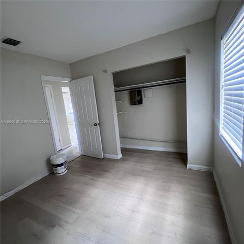 114 SW 67th Ter, Pembroke Pines, FL 33023