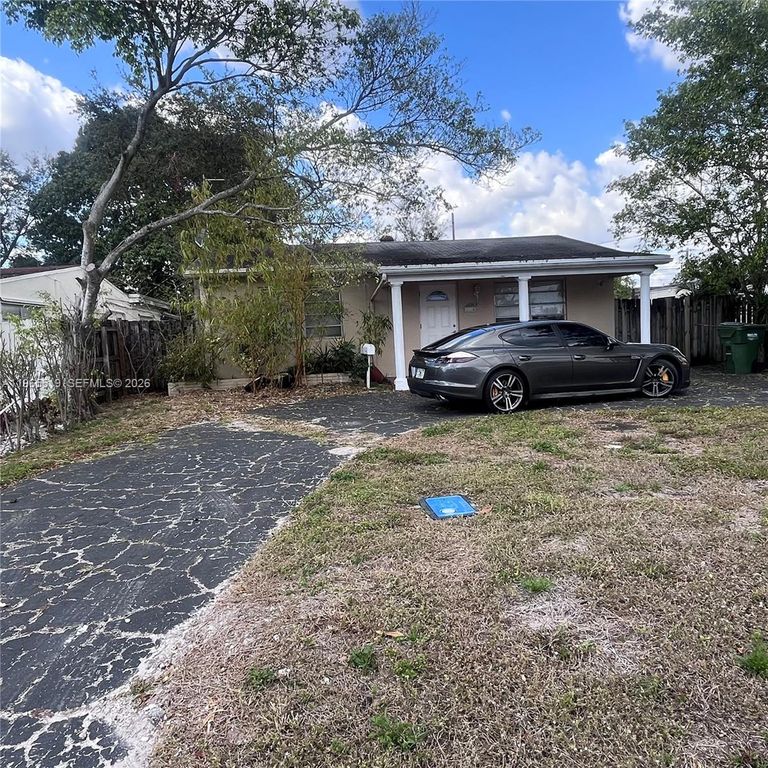 114 SW 67th Ter, Pembroke Pines, FL 33023