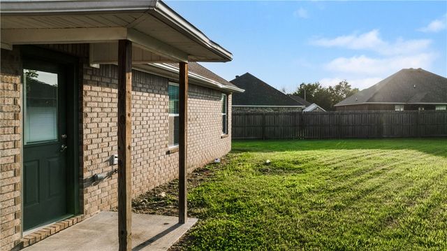 2000 Greenwood Court, Gentry, AR 72734