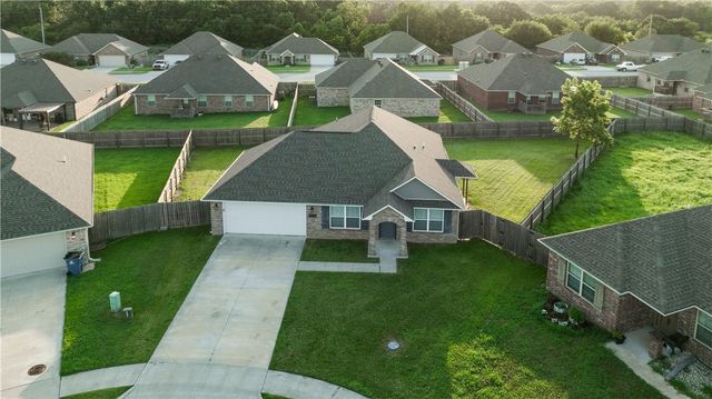 2000 Greenwood Court, Gentry, AR 72734