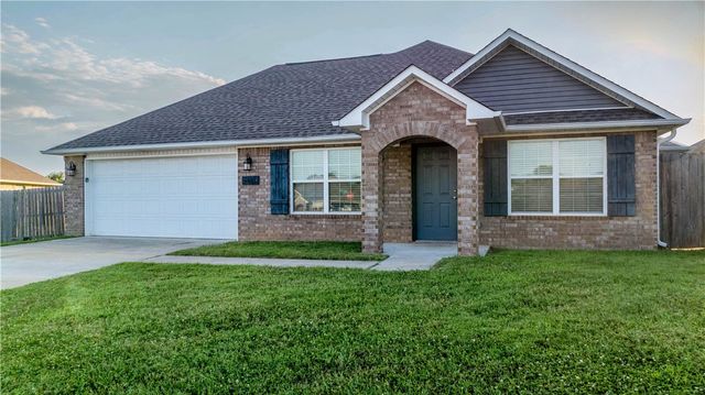 2000 Greenwood Court, Gentry, AR 72734