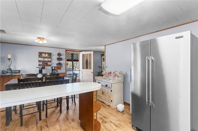 2 Lakeside Dr, Evans City Boro, PA 16033