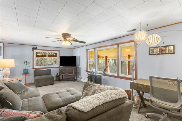 2 Lakeside Dr, Evans City Boro, PA 16033