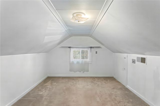 2 Lakeside Dr, Evans City Boro, PA 16033