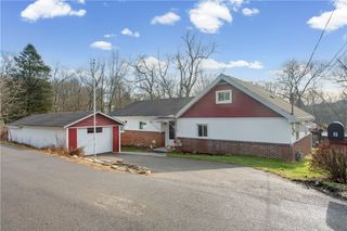2 Lakeside Dr, Evans City Boro, PA 16033