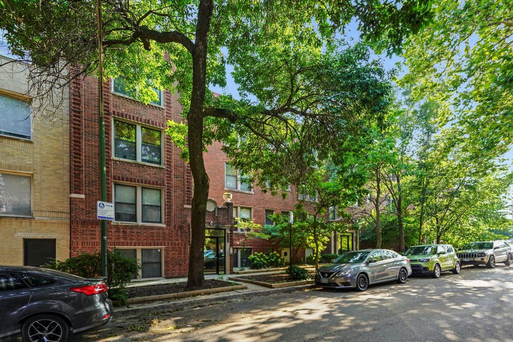 1627 W Columbia Avenue GW, Chicago, IL 60626