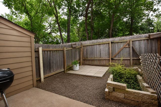 11404 Walnut Ridge DR 17, Austin, TX 78753