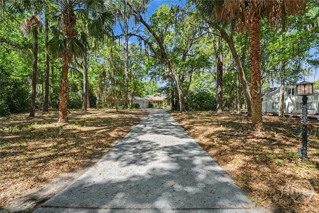 Image 3 of property listing at 31 Magnolia Crossing, Savannah, GA 31411