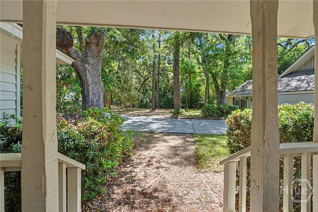 Image 5 of property listing at 31 Magnolia Crossing, Savannah, GA 31411