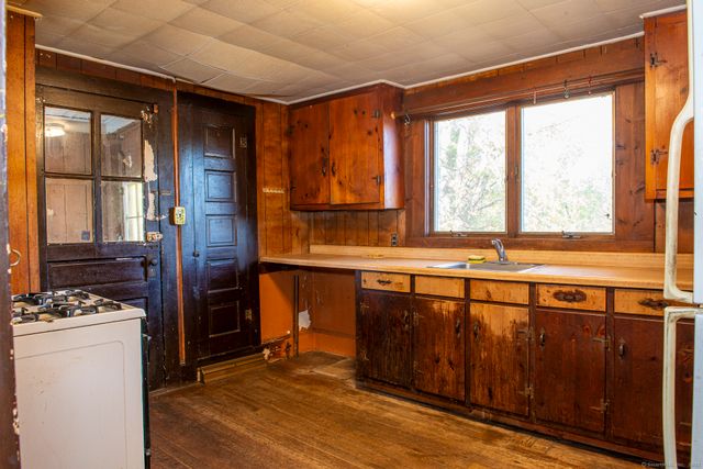 47 Meiklem Street, Bristol, CT 06010