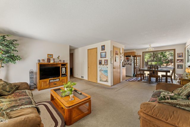 7606 Monument Drive, Grants Pass, OR 97526