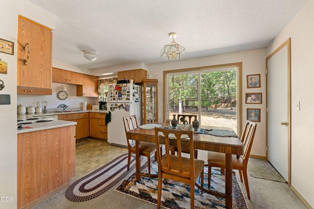 7606 Monument Drive, Grants Pass, OR 97526