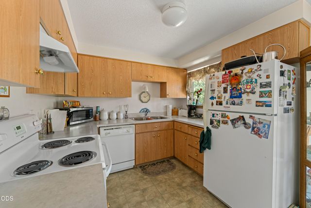 7606 Monument Drive, Grants Pass, OR 97526