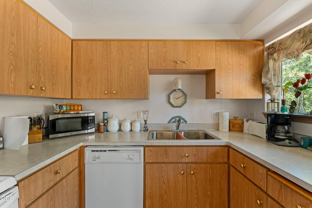7606 Monument Drive, Grants Pass, OR 97526