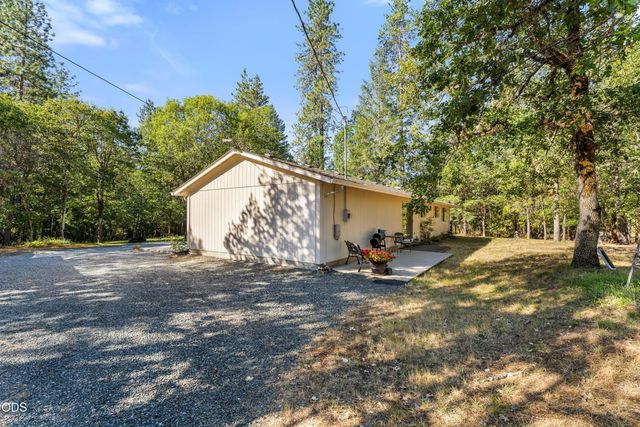 7606 Monument Drive, Grants Pass, OR 97526