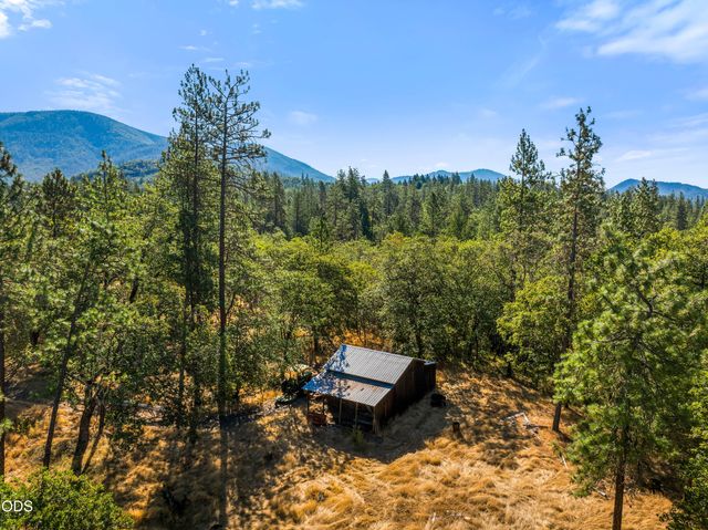 7606 Monument Drive, Grants Pass, OR 97526