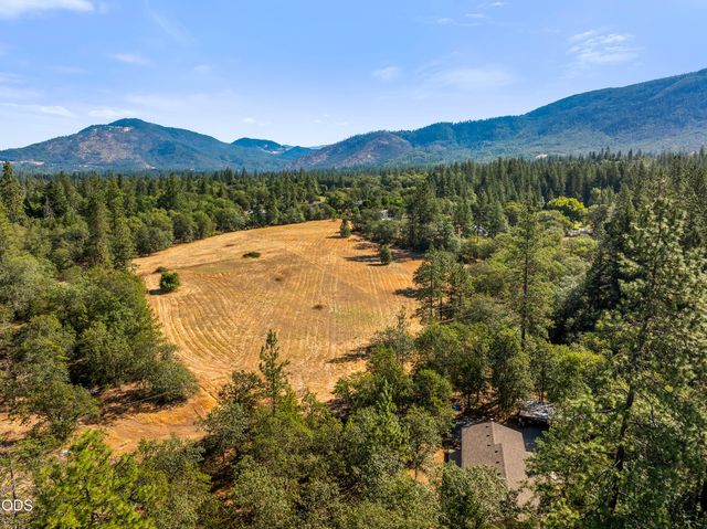 7606 Monument Drive, Grants Pass, OR 97526
