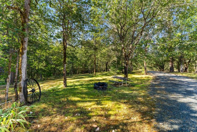 7606 Monument Drive, Grants Pass, OR 97526