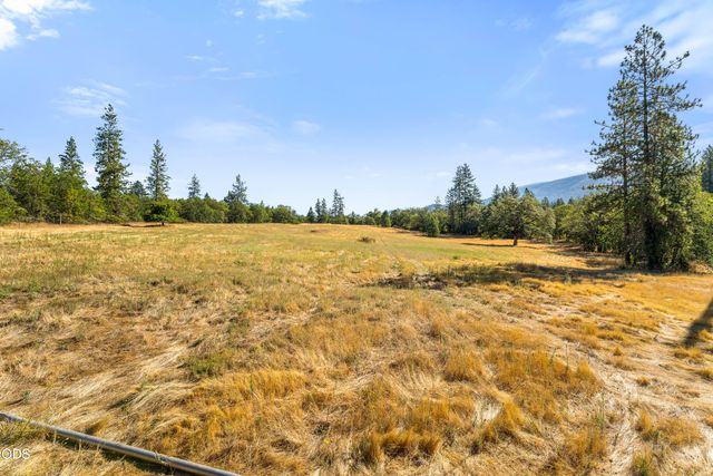 7606 Monument Drive, Grants Pass, OR 97526