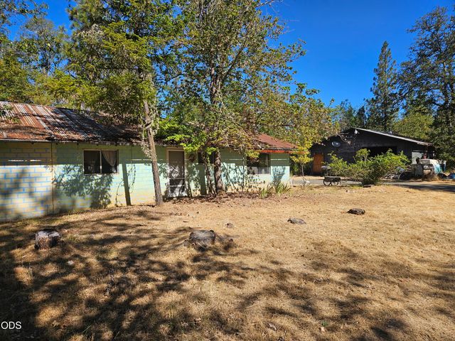 7606 Monument Drive, Grants Pass, OR 97526